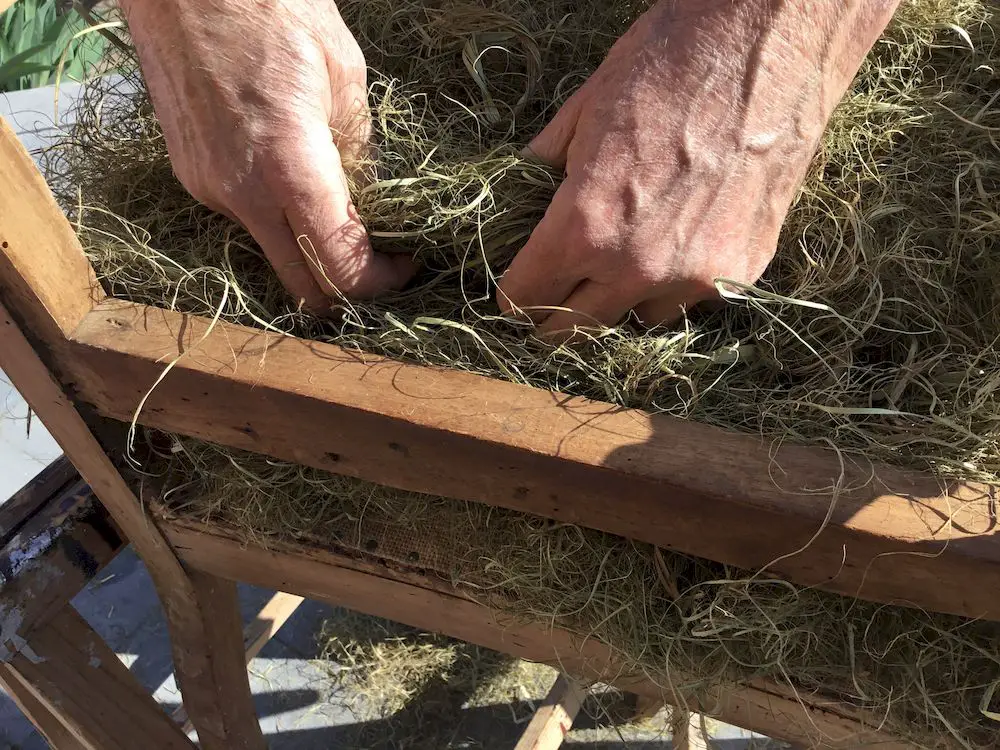 pose crin vegetal fauteuil - étape 5