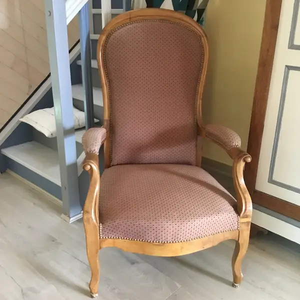 retapisser fauteuil voltaire