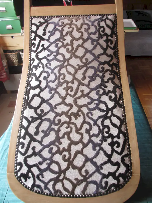 tissu original du dos d'un fauteuil voltaire