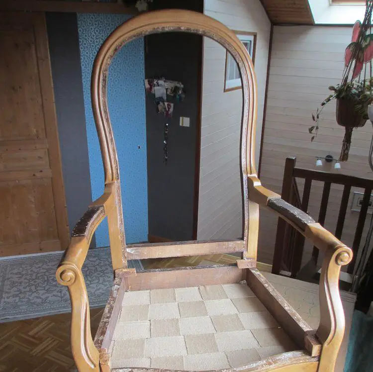 tapissier restauration bois fauteuil - étape 4